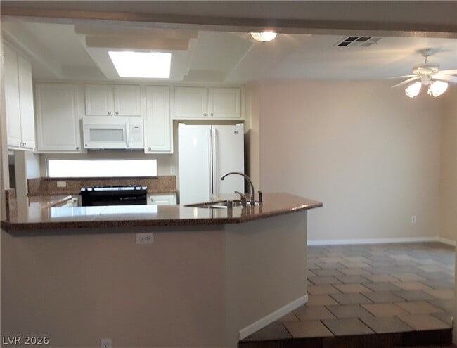 Building Photo - 824 Ribbon Grass Ave