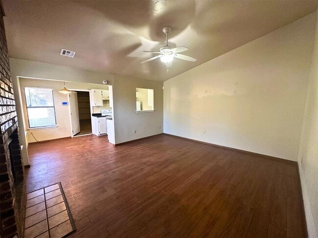 Building Photo - 910 NW Dearborn Ave