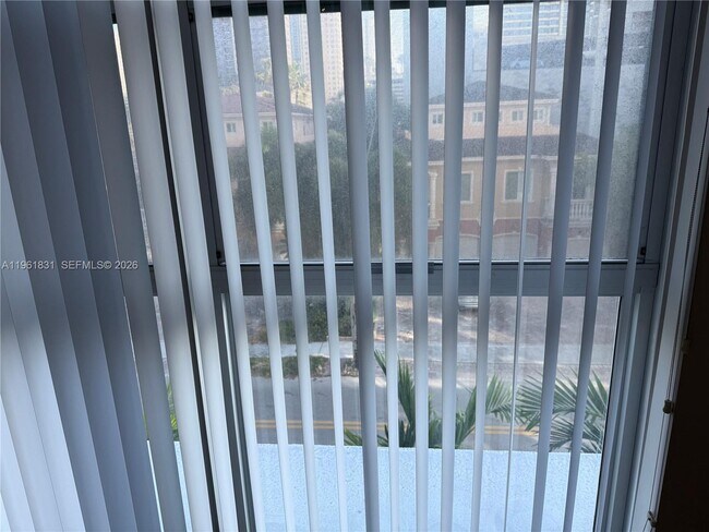 Building Photo - 437 SW 4th Ave