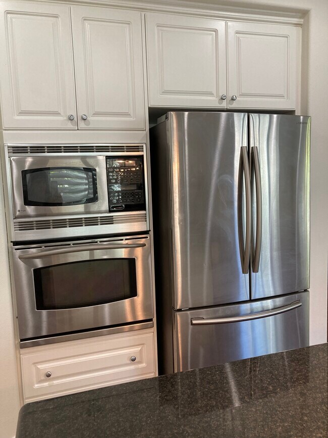 Building Photo - 45374 Willowick St