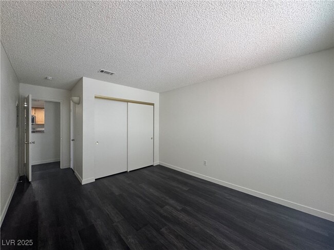 Building Photo - 7100 W Pirates Cove Rd