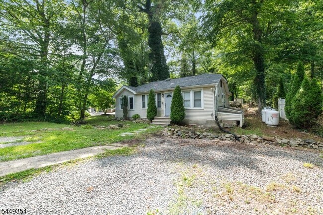 Building Photo - 35 Bayonne Dr