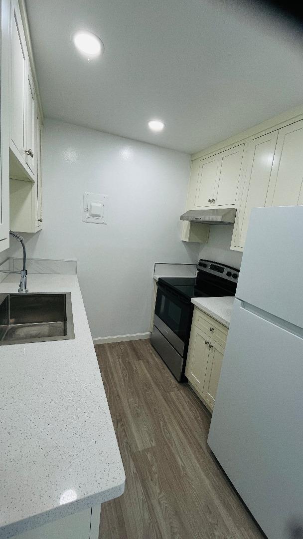 Building Photo - 1139 Ayala Dr