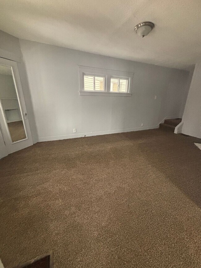 Building Photo - 866 E 130th St