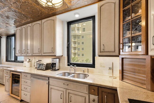 Building Photo - 5380 N Ocean Dr