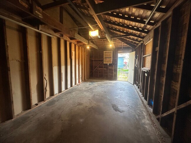 Building Photo - 8041001/51T