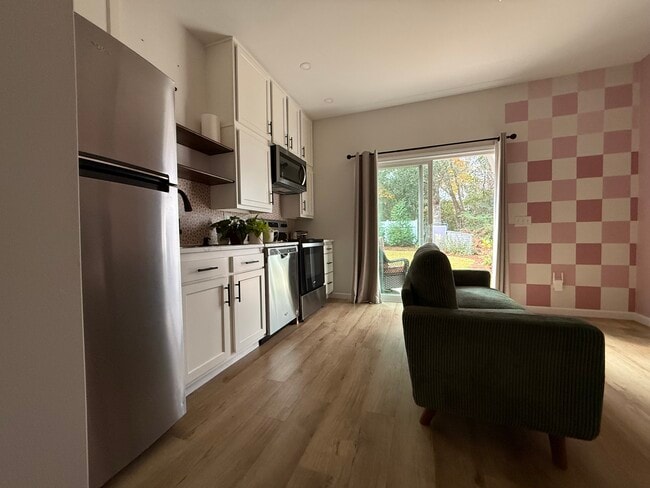 Building Photo - 334 NE 48th St