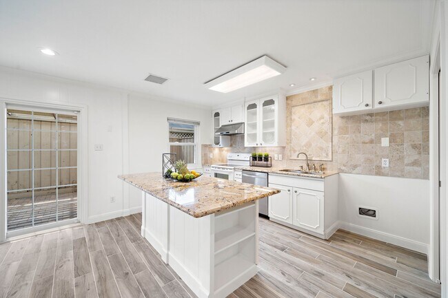 Building Photo - 6434 Burgoyne Rd