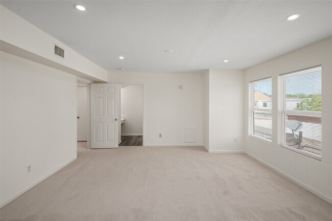 Building Photo - 9417 Bassoon Dr