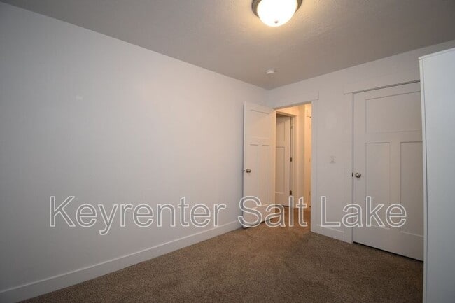 Building Photo - 2726 E Iron Bark Alley