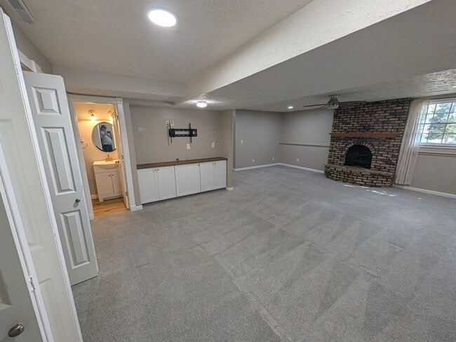 Building Photo - 808 Leprechaun Ln