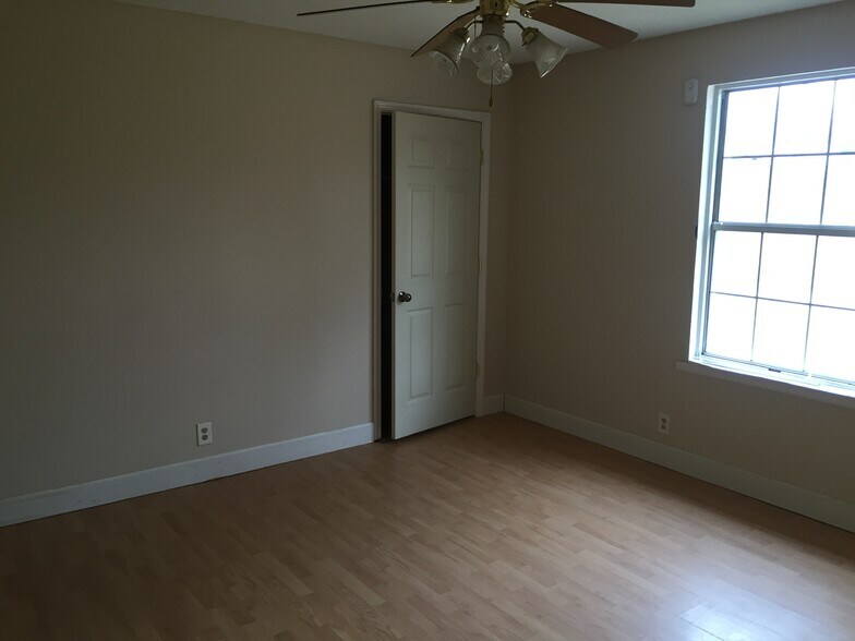 Building Photo - 856 Fortoria Dr