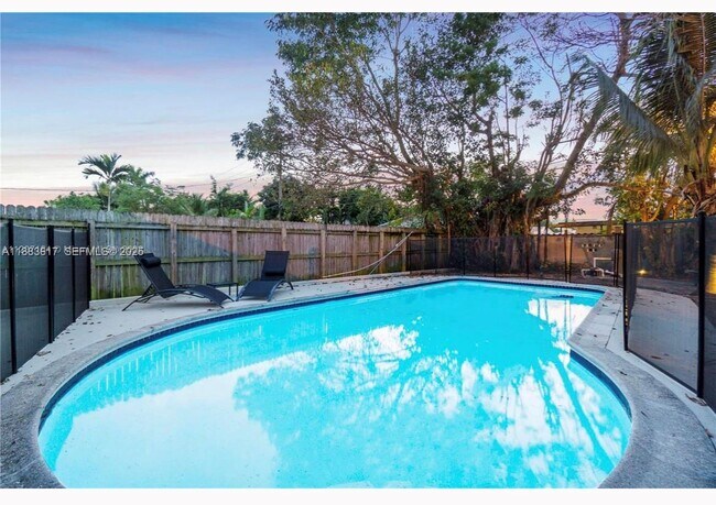 Building Photo - 1345 NE 14th Ave