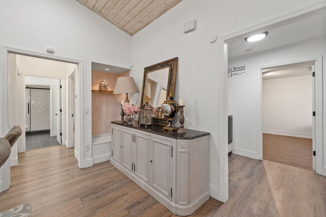 Building Photo - 465 Goldenwood Way