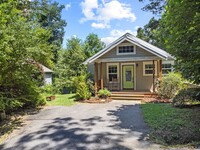 Building Photo - Delightful 3-Bedroom, 2-Bathroom Outside o...