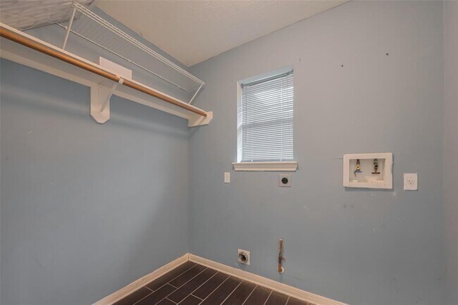 Building Photo - 311 N Esplanade Ln