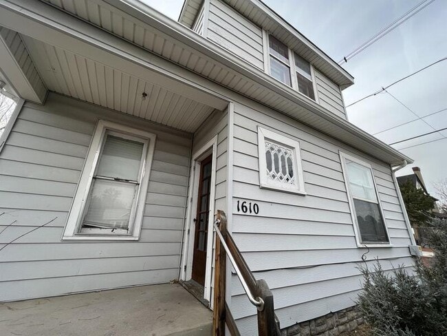 Building Photo - 1610 Pebrican Ave