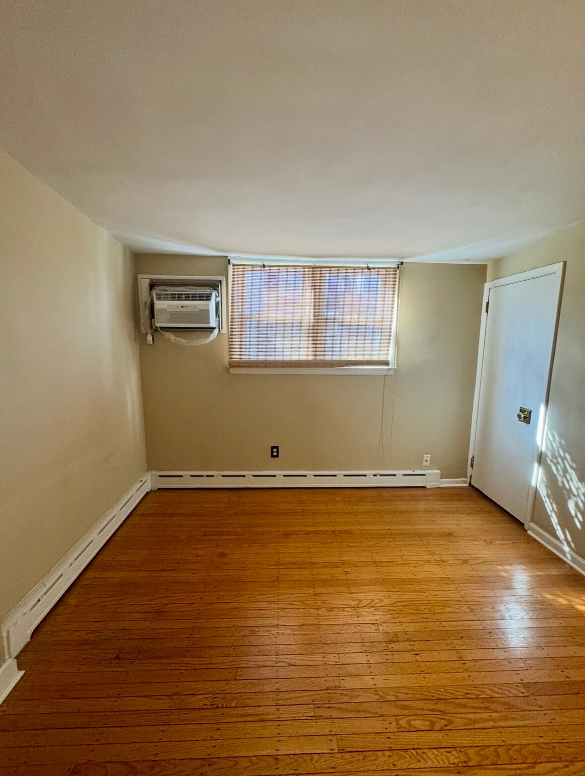 Bedroom & Closet - 1240 Pratt St