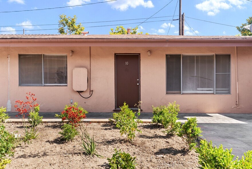Building Photo - 147 S Magnolia Ave