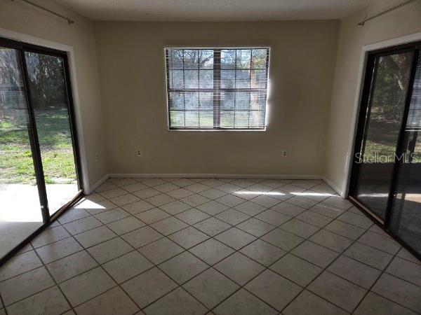 Building Photo - 503 Lewis St