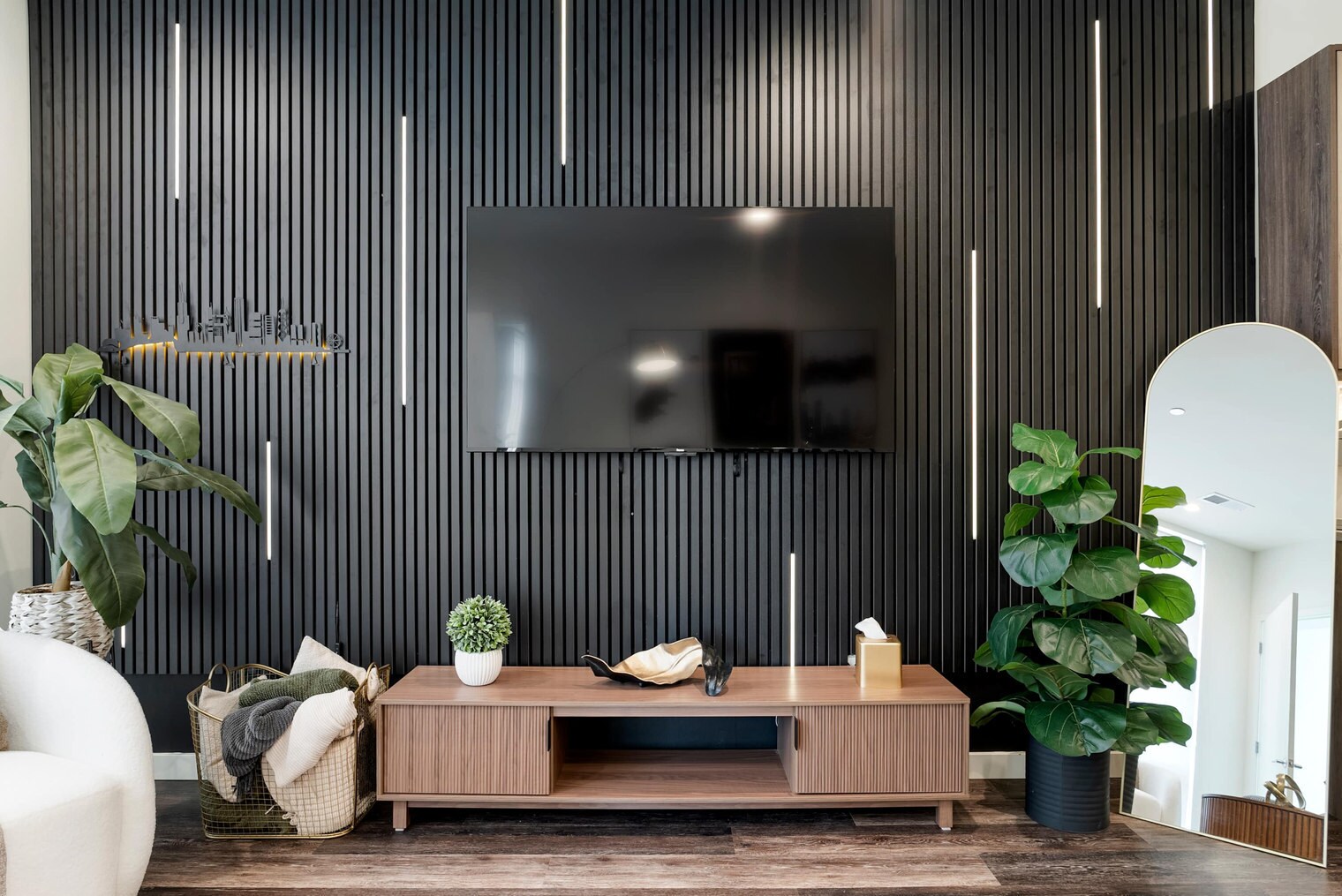 Building Photo - 1122 W Chicago Ave