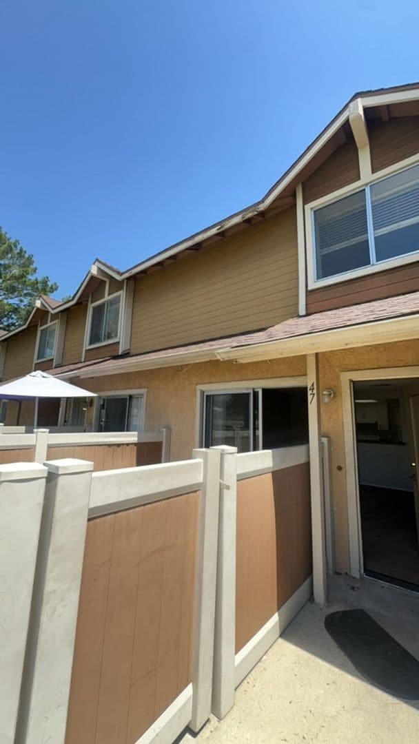 Building Photo - AVAILABLE NOW!! 2 Bedroom / 2 Bathroom Townhome in San Bernardino w/ Garage!
