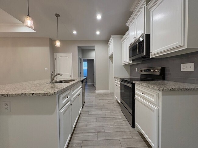 Building Photo - DCR602