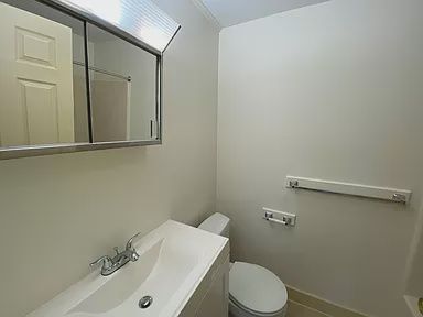 Building Photo - 261 Pine St