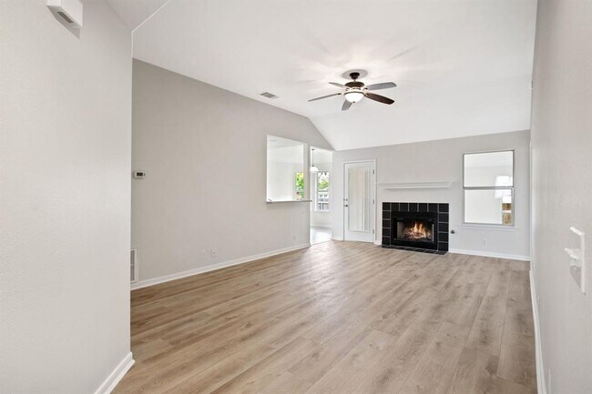 Building Photo - 809 Deercreek Ln