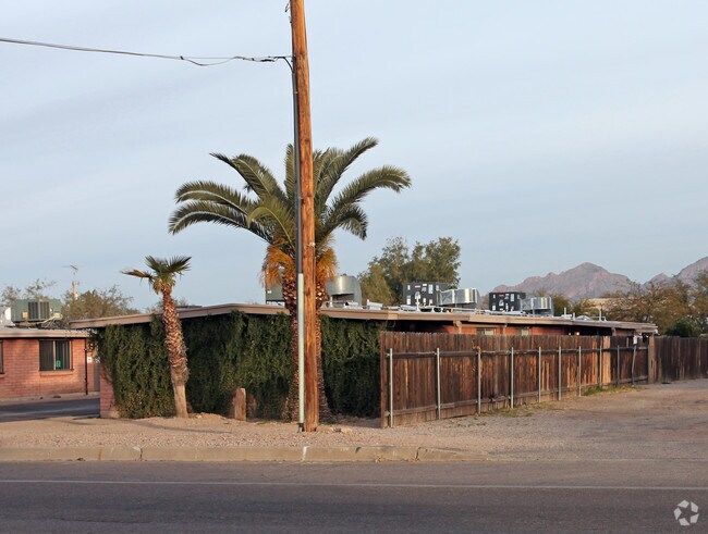Building Photo - 4209-4231 E Glenn