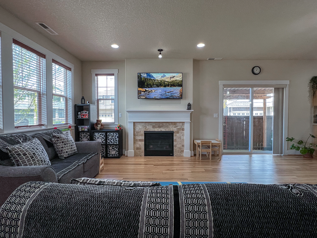 Building Photo - Enjoyable 4-Bed, 2.5-Bath Corner Lot Home ...