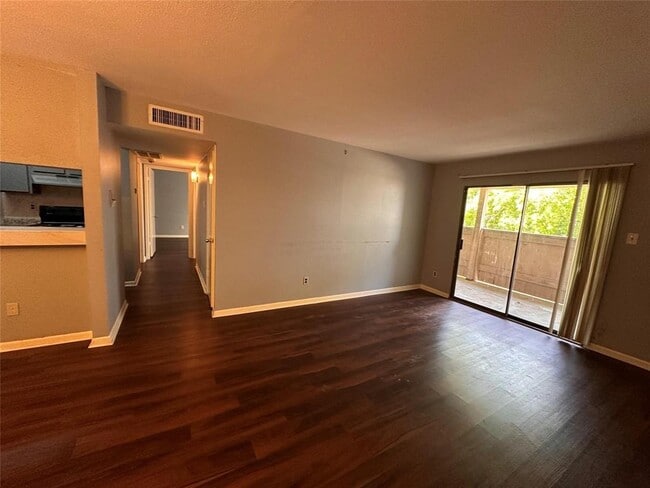 Building Photo - 8433 Hearth Dr