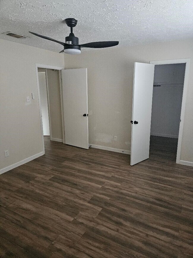 Building Photo - 711 Leicester Ln