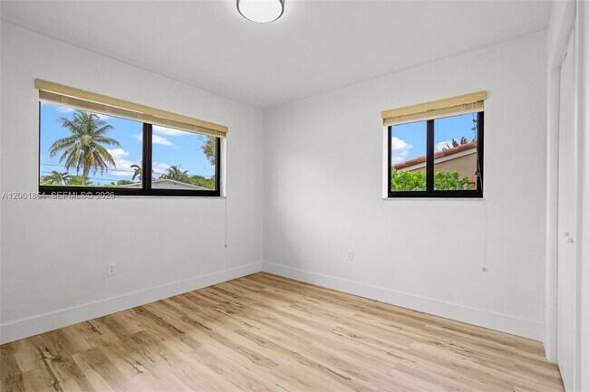 Building Photo - 5110 SW 106th Ave