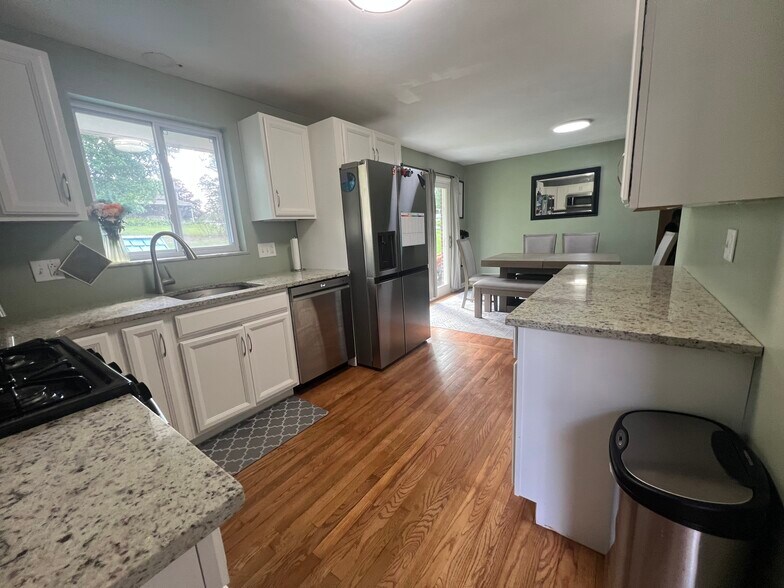 Building Photo - 414 Wyndhurst Dr