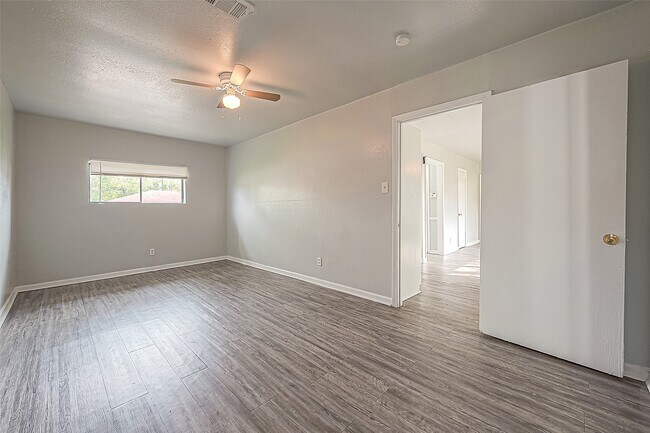 Building Photo - 5646 Cedarburg Dr