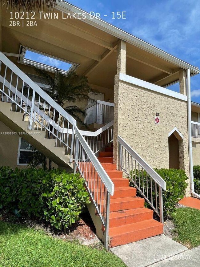Building Photo - 10169 Twin Lakes Dr