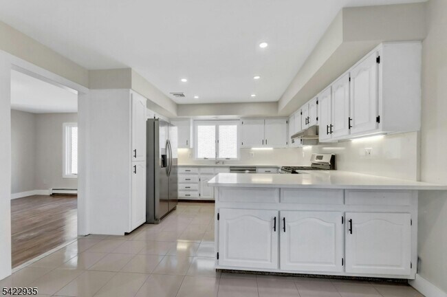 Building Photo - 535 Orchard Ave