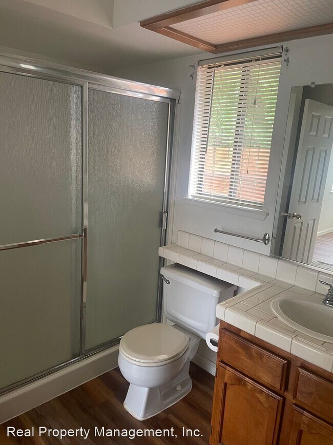 Building Photo - 4 br, 3 bath House - 525 Chancellor Blvd