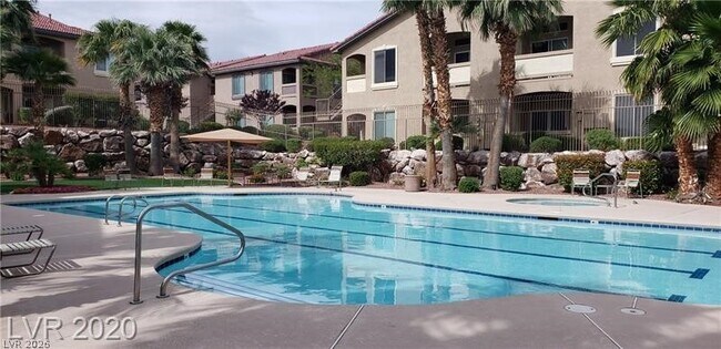 Building Photo - 2305 W Horizon Ridge Pkwy