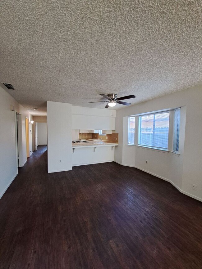 Building Photo - Central Unified District 3-bedroom 2-bathr...