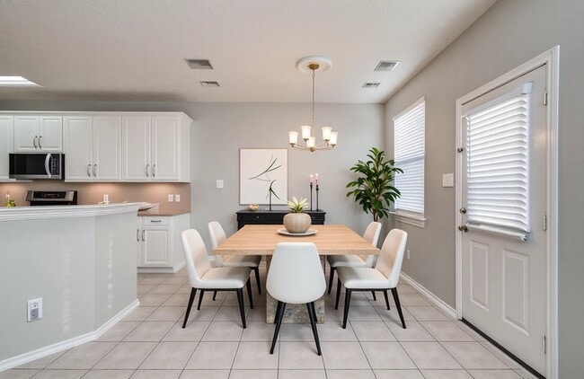 Building Photo - 14319 Mirkwood Ln