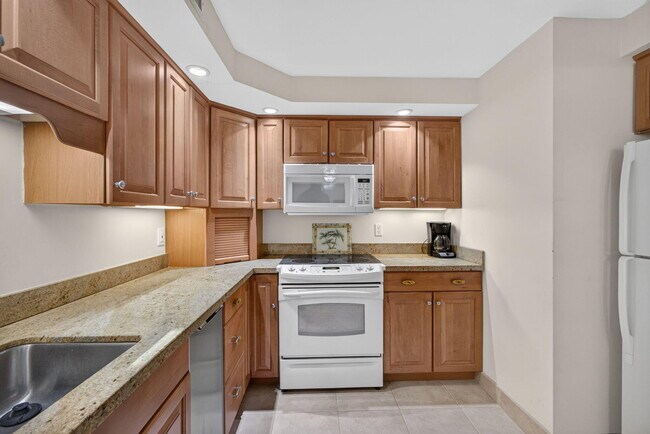 Building Photo - 2800 N Ocean Dr