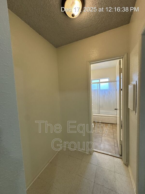 Building Photo - 830 Davis St