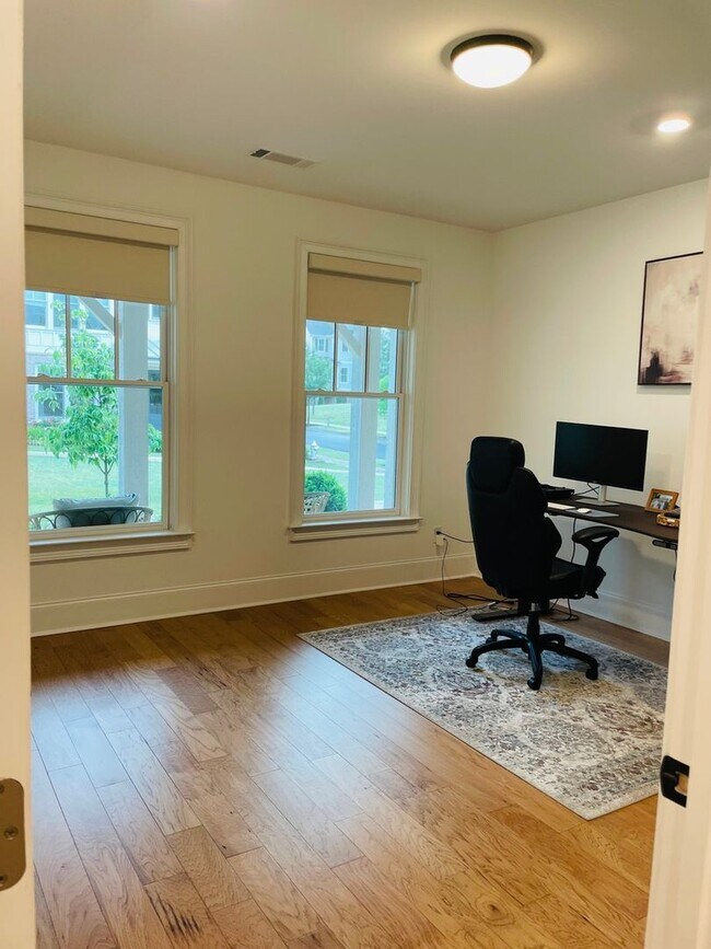 Building Photo - Spacious 4BR House in Milton