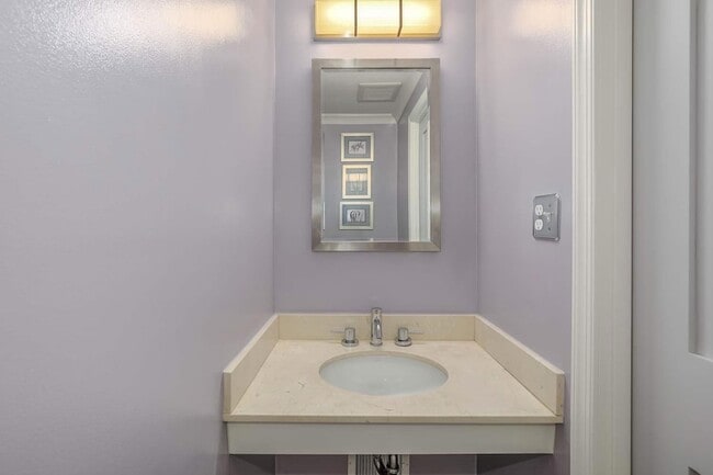 Building Photo - 935 S Taylor St