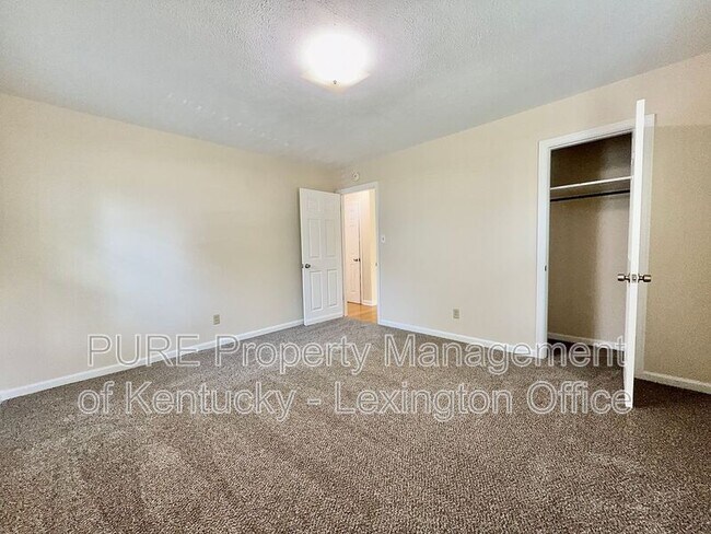 Building Photo - 2077 Dogwood Dr