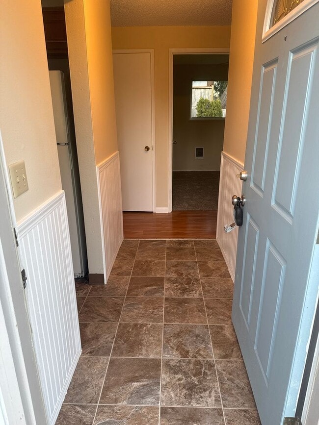 Building Photo - 3 bedroom 1 bathroom