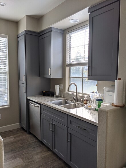 Building Photo - 3544 Caminito El Rincon