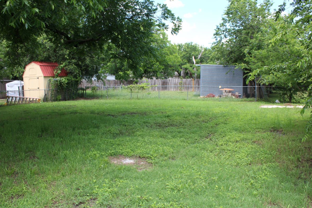 Building Photo - 1045 W Pecan St